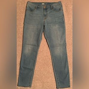 Womans Light Wash Old Navy Jeans